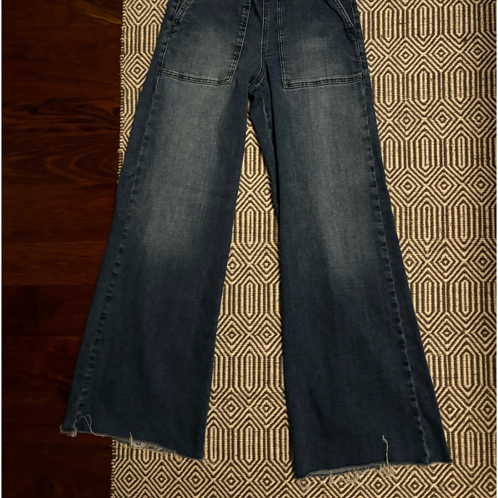 Pilcro NWOT jeans w raw edge bottom